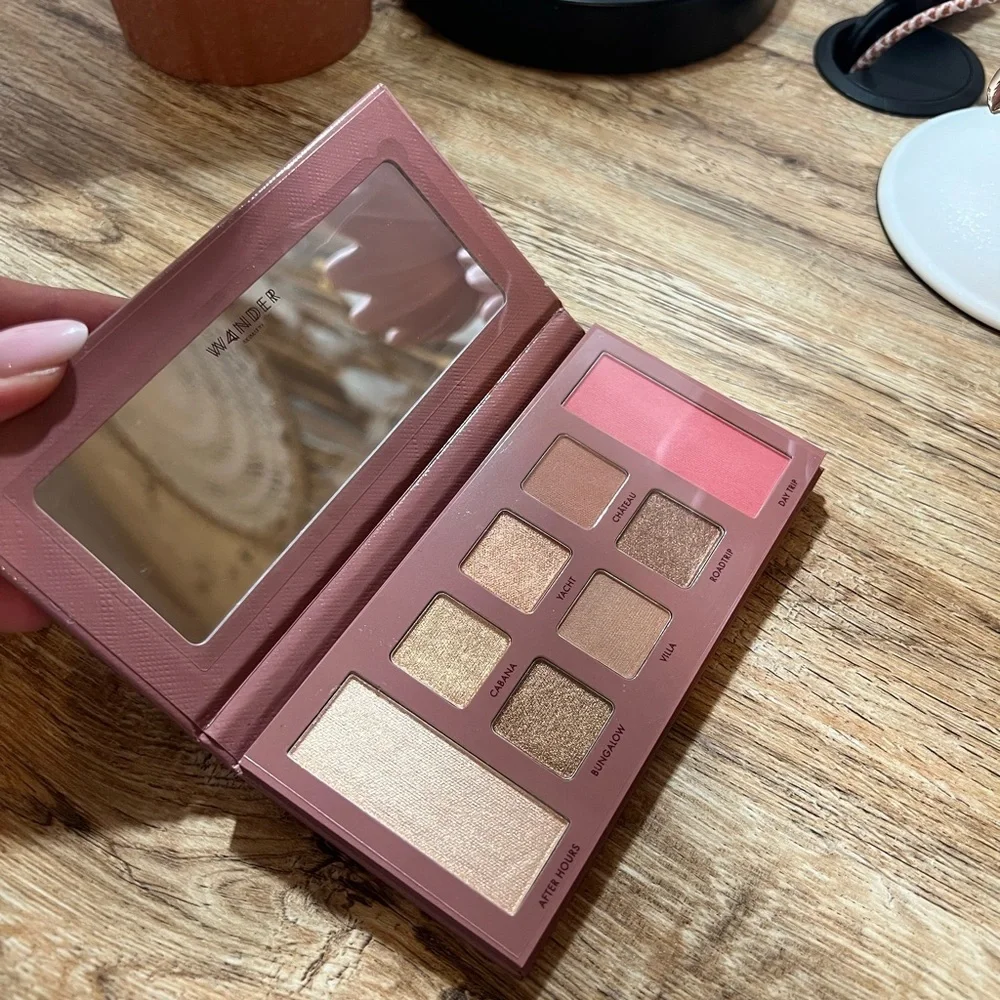 WANDER BEAUTY • GETAWAY • EYE AND FACE PALETTE